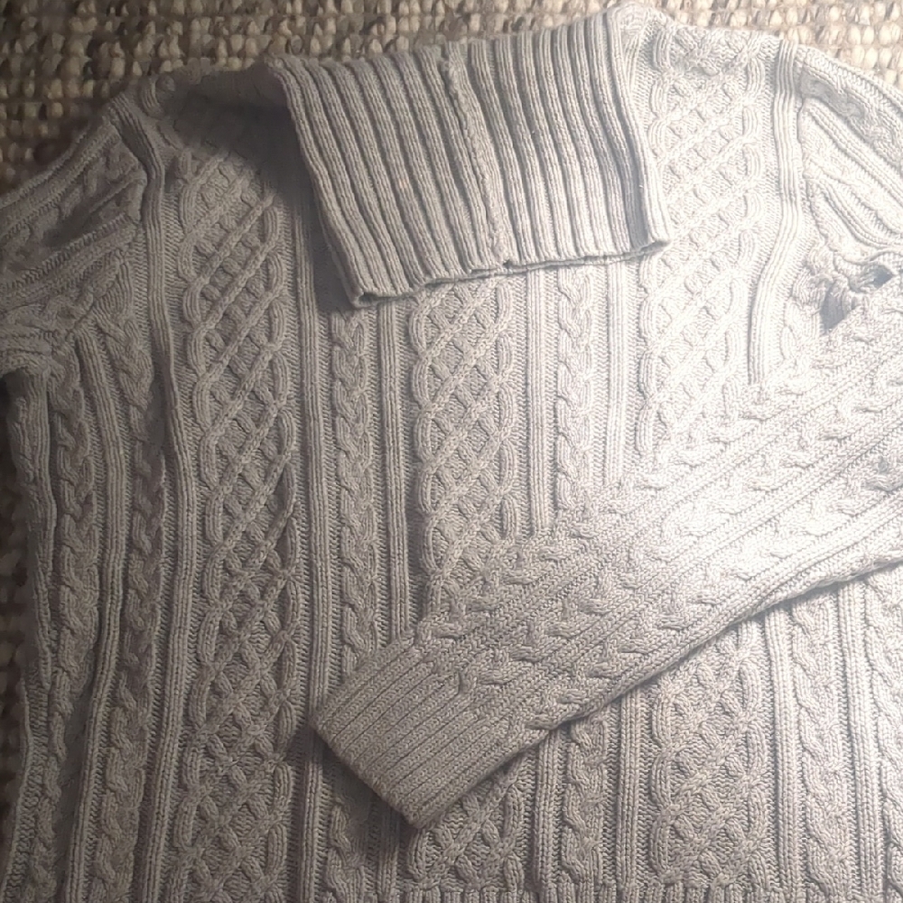 Cable Knit Sweater - Light Gray